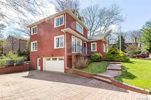 2 Avalon Rd, Great Neck, NY 11021 - Photo 20