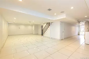 2 Avalon Rd, Great Neck, NY 11021 - Photo 16