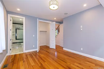 2 Avalon Road, Great Neck, NY 11021 - Photo 10