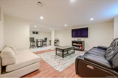 427 Westminster Road, Rockville Centre, NY 11570 - Photo 10