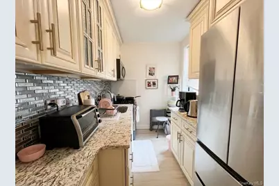 71-11 Yellowstone Boulevard #2G, Forest Hills, NY 11375 - Photo 4