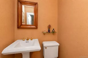 148 Princeton St, Roslyn Heights, NY 11577 - Photo 8