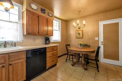 148 Princeton Street, Roslyn Heights, NY 11577 - Photo 2