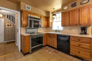 148 Princeton St, Roslyn Heights, NY 11577 - Photo 4