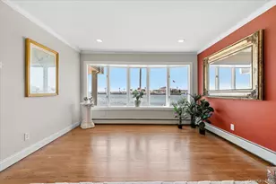 160 Sequams Ln W, West Islip, NY 11795 - Photo 22