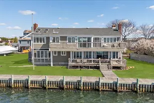 160 Sequams Ln W, West Islip, NY 11795 - Photo 4