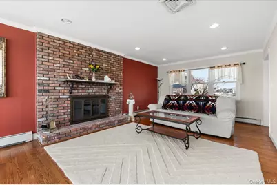 160 Sequams Lane W, West Islip, NY 11795 - Photo 20