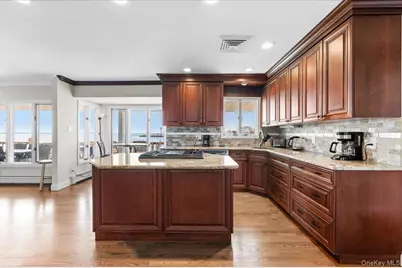160 Sequams Lane W, West Islip, NY 11795 - Photo 8