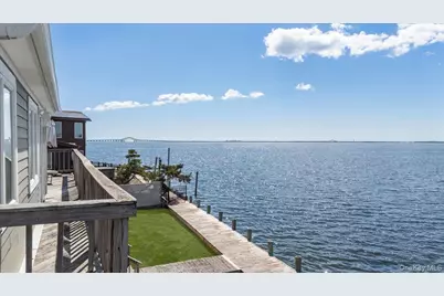 160 Sequams Lane W, West Islip, NY 11795 - Photo 42