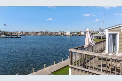 160 Sequams Lane W, West Islip, NY 11795 - Photo 38