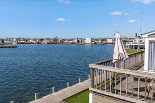 160 Sequams Ln W, West Islip, NY 11795 - Photo 38