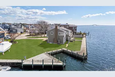 160 Sequams Lane W, West Islip, NY 11795 - Photo 44