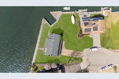 160 Sequams Lane W, West Islip, NY 11795 - Photo 48