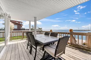 160 Sequams Ln W, West Islip, NY 11795 - Photo 24