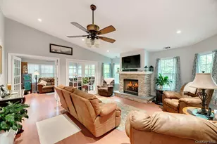 104 Glen Dr, Ridge, NY 11961 - Photo 6