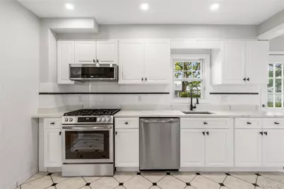 21 Keogh Lane, New Rochelle, NY 10805 - Photo 8