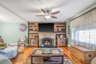 134 Park Ln, Middle Island, NY 11953 - Photo 4