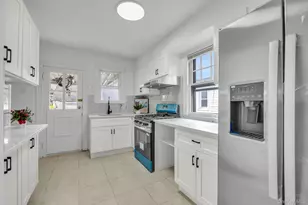 25 N 12th St, New Hyde Park, NY 11040 - Photo 8