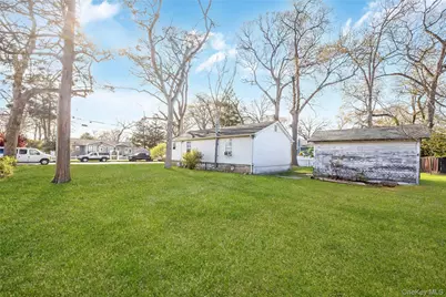 320 S Fulton Avenue, Lindenhurst, NY 11757 - Photo 20