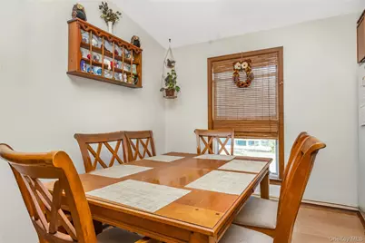 320 S Fulton Avenue, Lindenhurst, NY 11757 - Photo 8