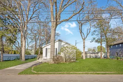 320 S Fulton Avenue, Lindenhurst, NY 11757 - Photo 2