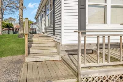 320 S Fulton Avenue, Lindenhurst, NY 11757 - Photo 4