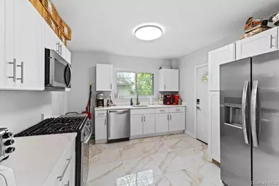 59 Hicks Lane, Great Neck, NY 11024 - Photo 14