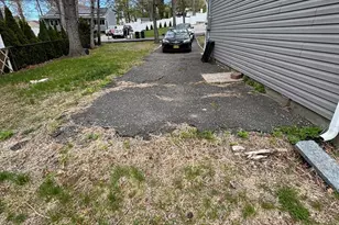 112 Maple Ln, Medford, NY 11763 - Photo 18