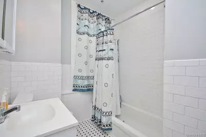 521 E 235th Street, Bronx, NY 10470 - Photo 34