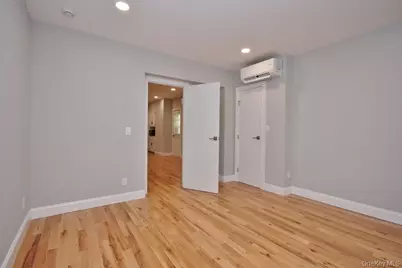 521 E 235th Street, Bronx, NY 10470 - Photo 16