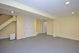 521 E 235th St, Bronx, NY 10470 - Photo 36
