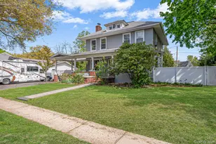 537 Livingston St, Westbury, NY 11590 - Photo 2