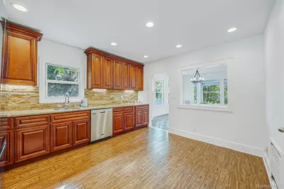 537 Livingston Street, Westbury, NY 11590 - Photo 42