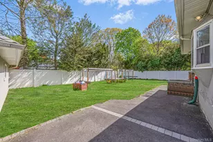 537 Livingston St, Westbury, NY 11590 - Photo 48