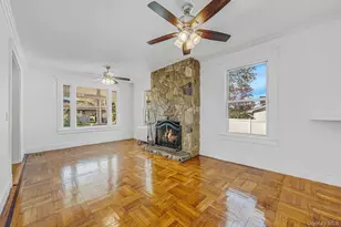 537 Livingston St, Westbury, NY 11590 - Photo 32