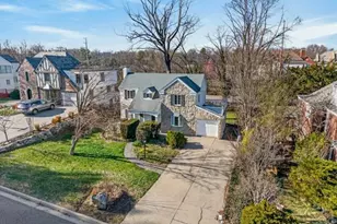 167 Old Mill Rd, Manhasset, NY 11030 - Photo 2