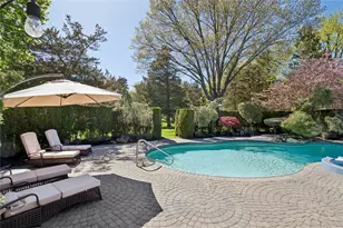 70 Laurel Ct, Syosset, NY 11791 - Photo 32