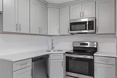 135 Wakefield Avenue #105, Yonkers, NY 10704 - Photo 2