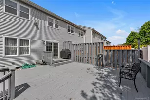 7 Eastern Dr, New Hyde Park, NY 11040 - Photo 16