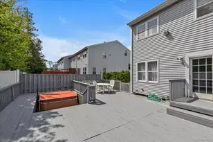 7 Eastern Dr, New Hyde Park, NY 11040 - Photo 16