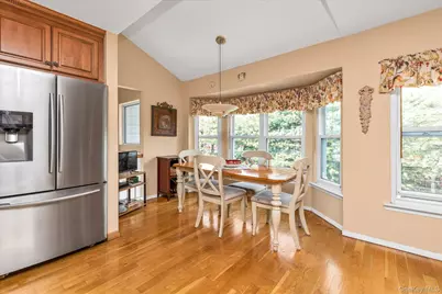 7 Eastern Drive, New Hyde Park, NY 11040 - Photo 4