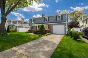 1682 Hannington Ave, Wantagh, NY 11793 - Photo 2