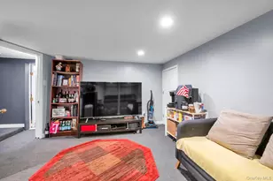 14 Laurel Rd, Lindenhurst, NY 11757 - Photo 12