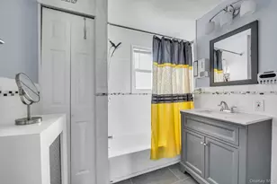 14 Laurel Rd, Lindenhurst, NY 11757 - Photo 10