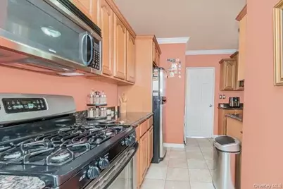 440 Warburton Avenue Avenue #3E, Yonkers, NY 10701 - Photo 6