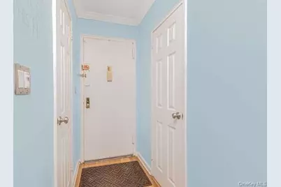 440 Warburton Avenue Avenue #3E, Yonkers, NY 10701 - Photo 2