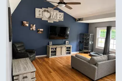 15 Highview Avenue, Selden, NY 11784 - Photo 10