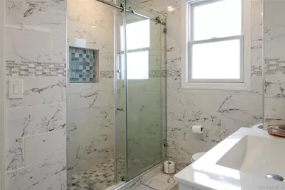 119 Munro Boulevard, Valley Stream, NY 11581 - Photo 18