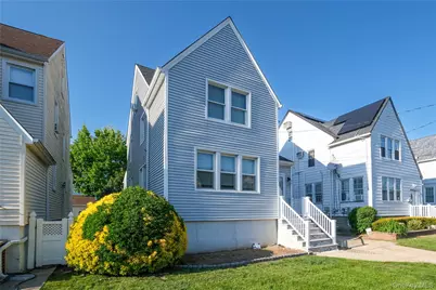 119 Munro Boulevard, Valley Stream, NY 11581 - Photo 2