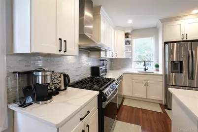 119 Munro Boulevard, Valley Stream, NY 11581 - Photo 8